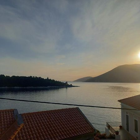 Sonia'S Apartment In Fiscardo Waterfront Фискардо Екстериор снимка